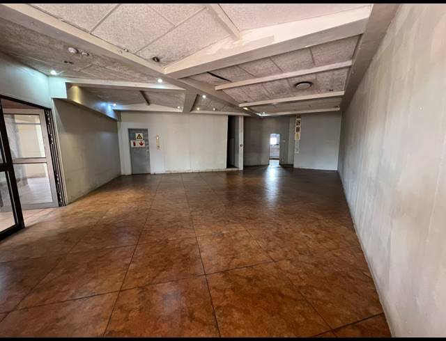 140M² WAREHOUSE TO LET IN ROOIHUISKRAAL